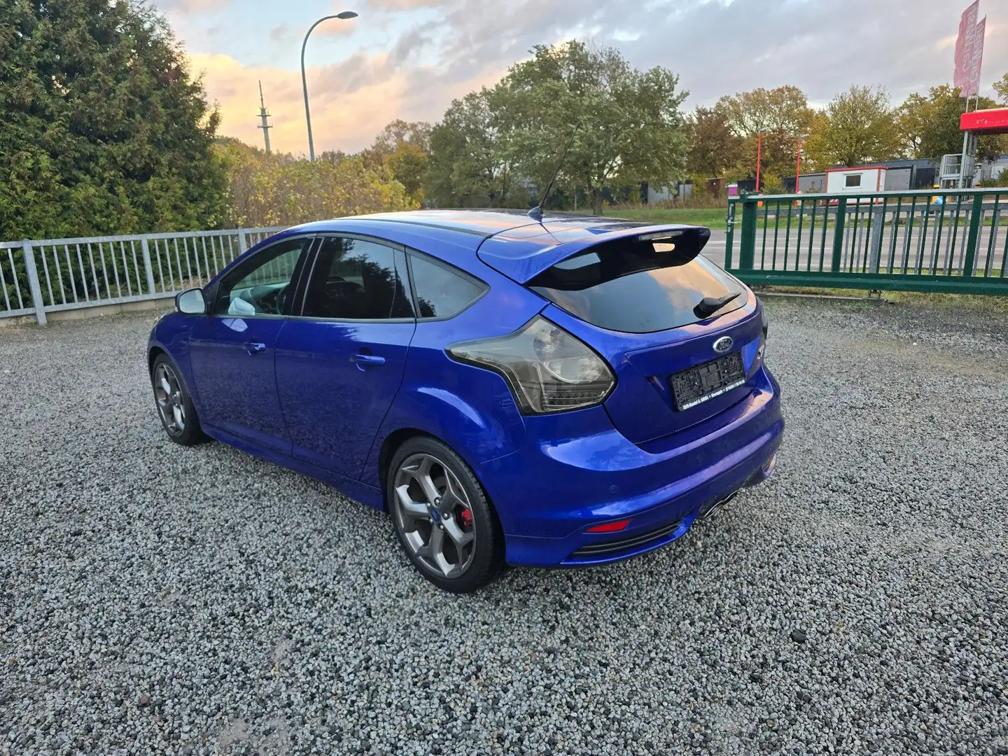 Ford Focus Lim. ST TÜV NEU Blau - 2