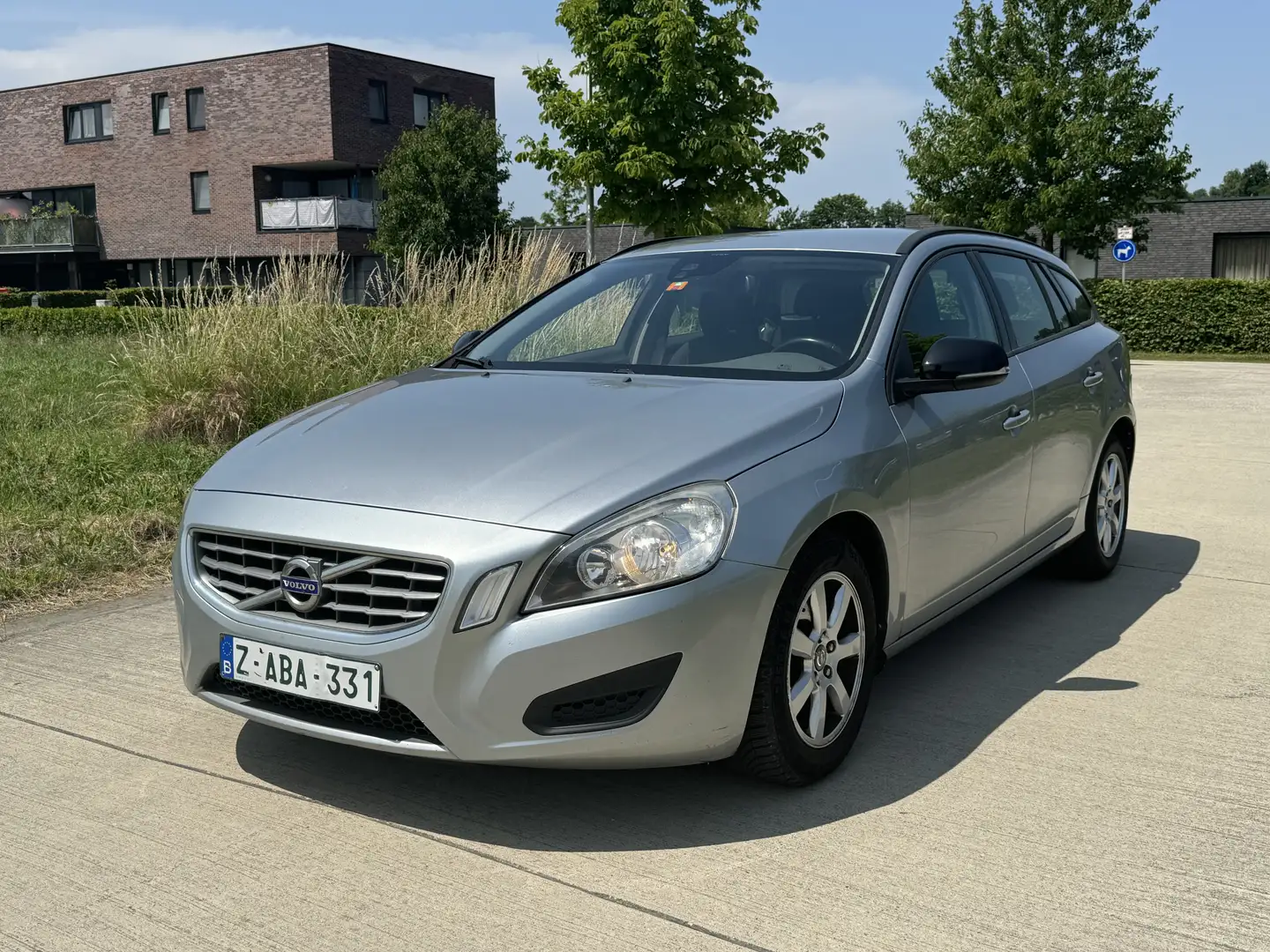 Volvo V60 1.6 essence T3 150 ch Xénium automatique ! Zilver - 1