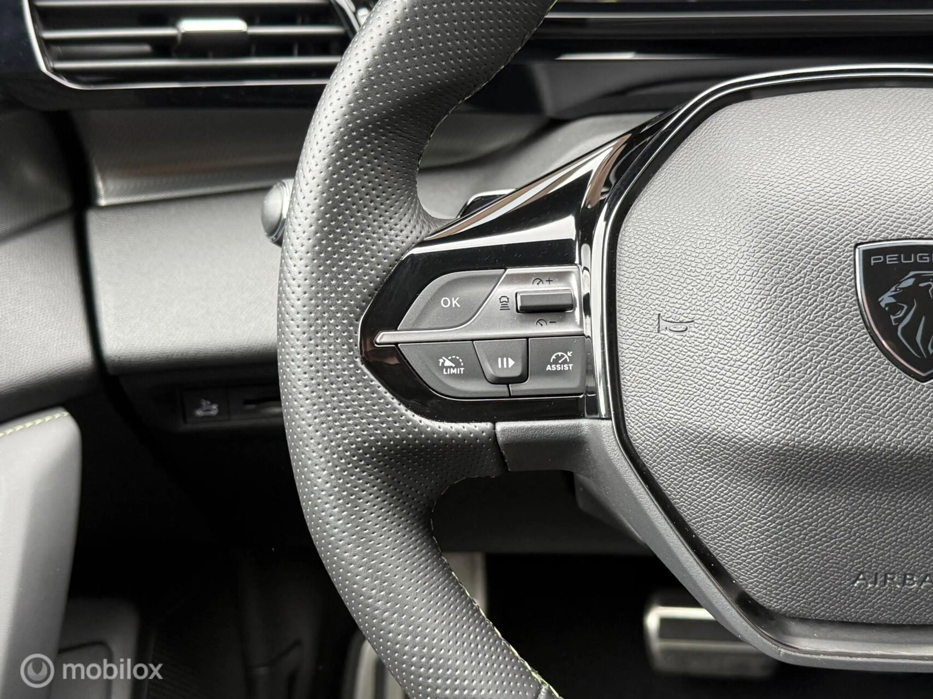 Peugeot 408 1.2 PureTech GT 130 EAT8 Panodak Alcantara Massage — photo 10