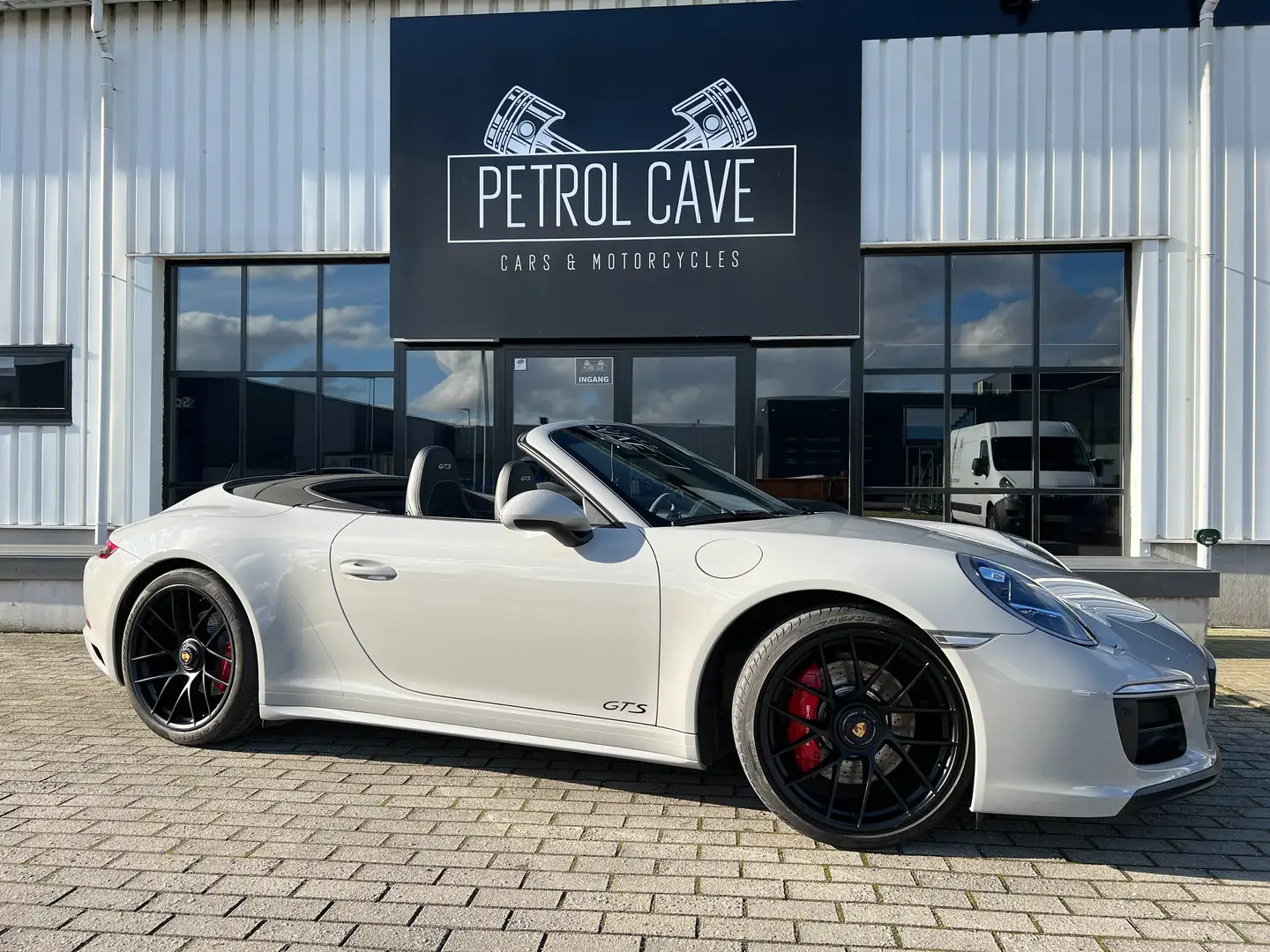 Porsche 991 911 Carrera 4 GTS Cabriolet 3.0 Turbo  PDK Szary - 1