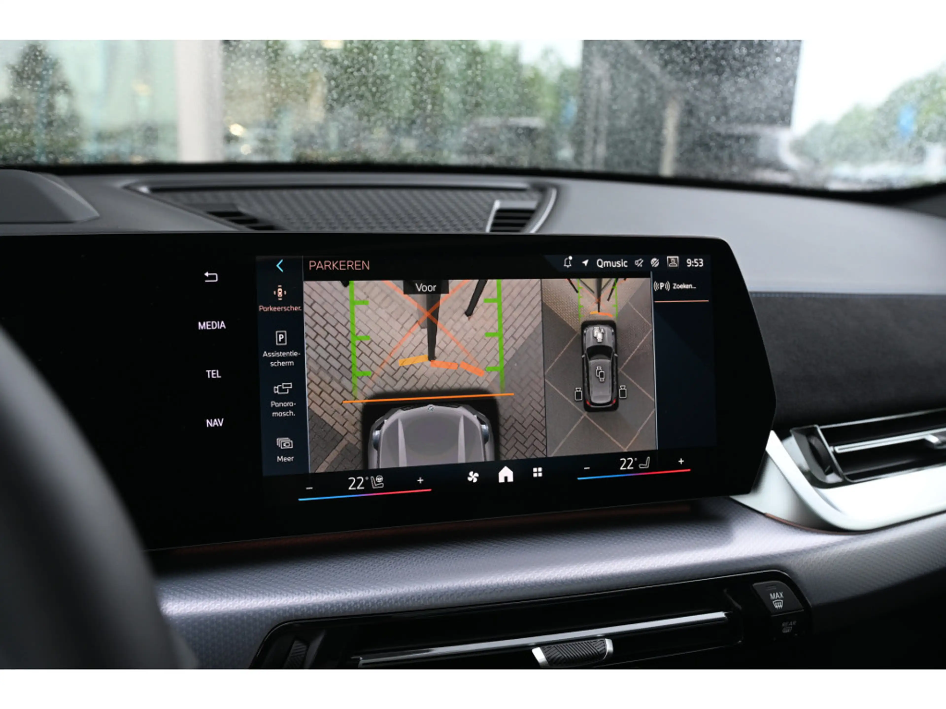 BMW iX1 eDrive20 M Sport / Panoramadak / Trekhaak / Sports — photo 8