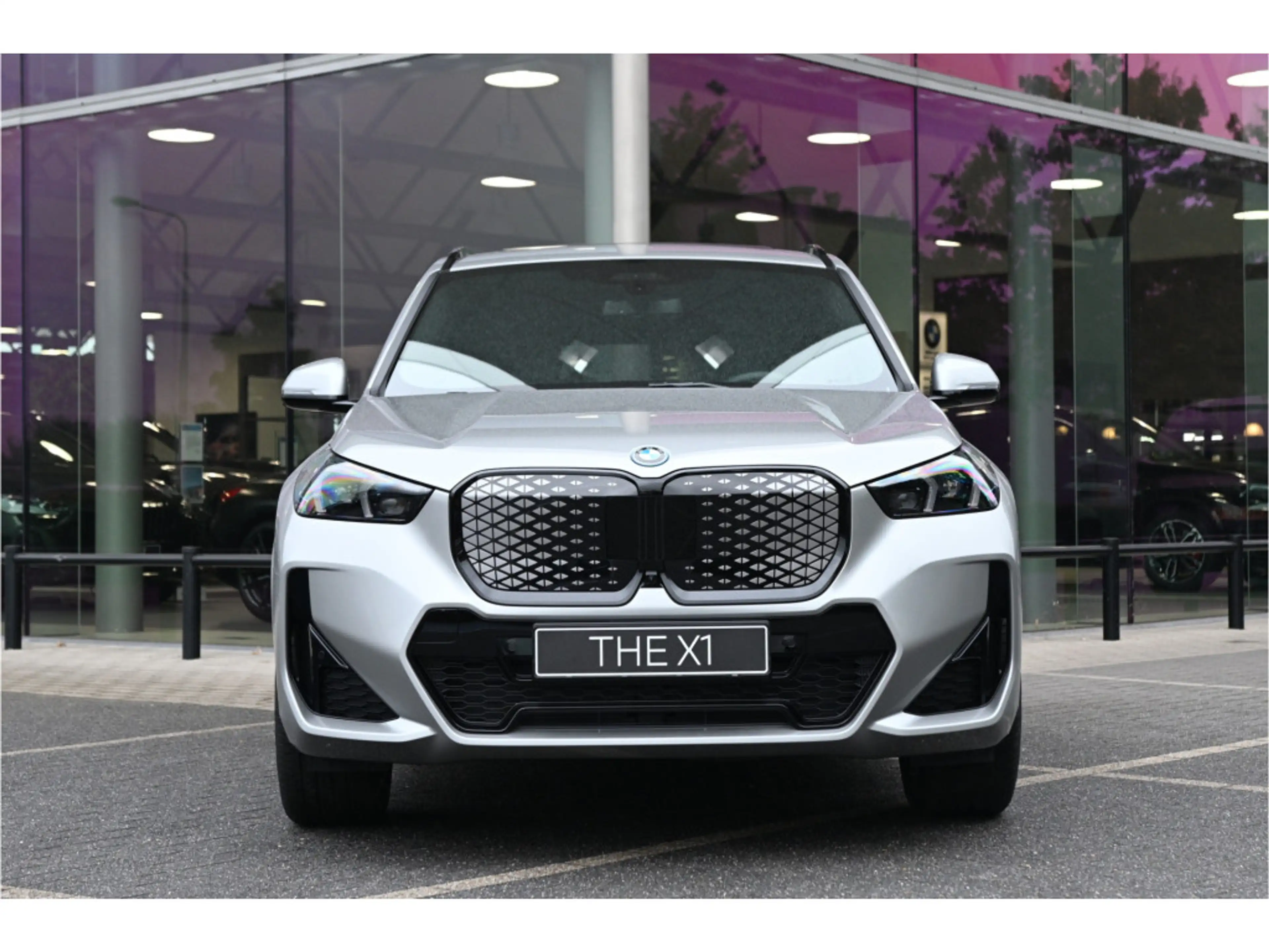 BMW iX1 eDrive20 M Sport / Panoramadak / Trekhaak / Sports — photo 7