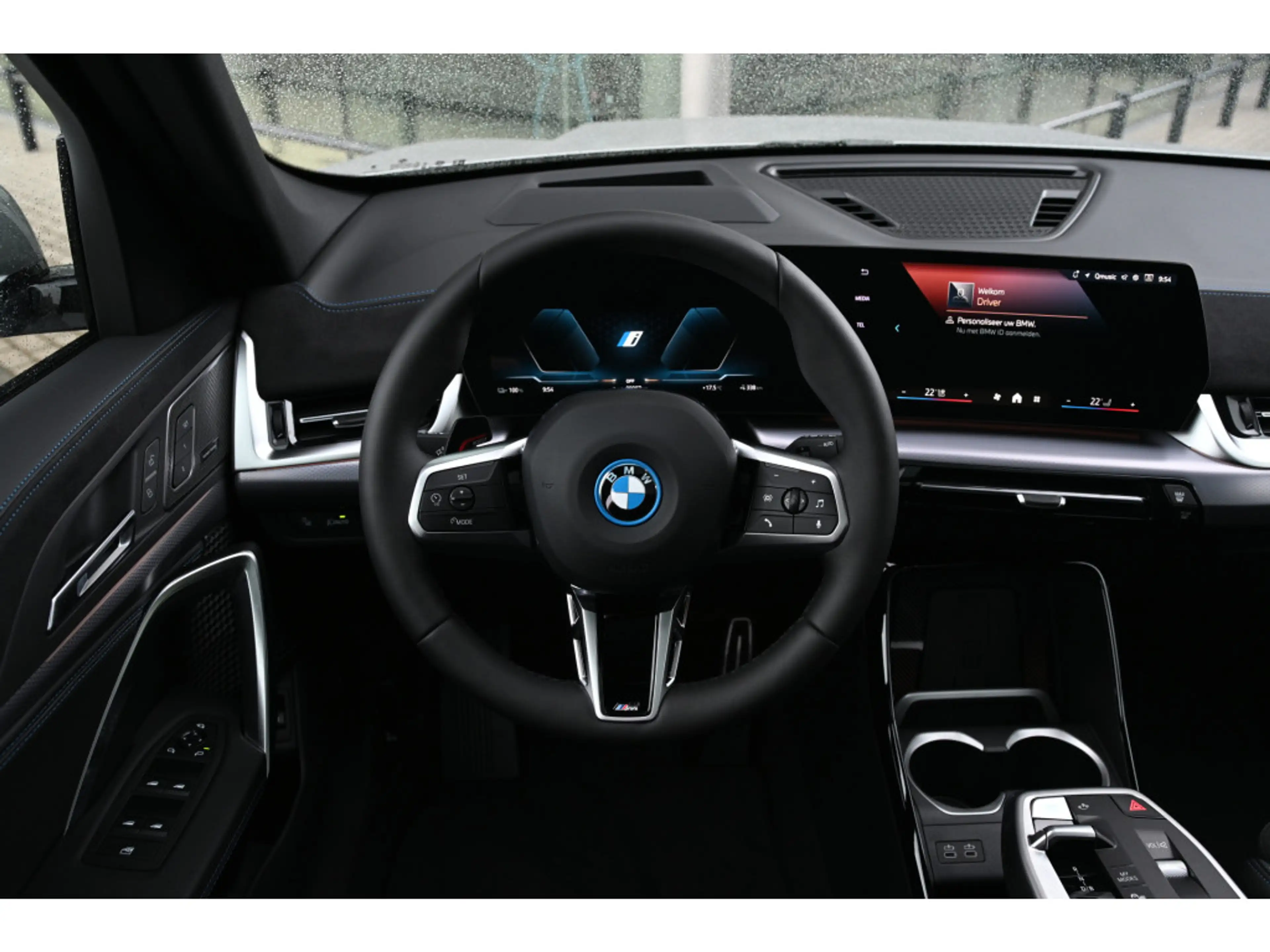 BMW iX1 eDrive20 M Sport / Panoramadak / Trekhaak / Sports — photo 6