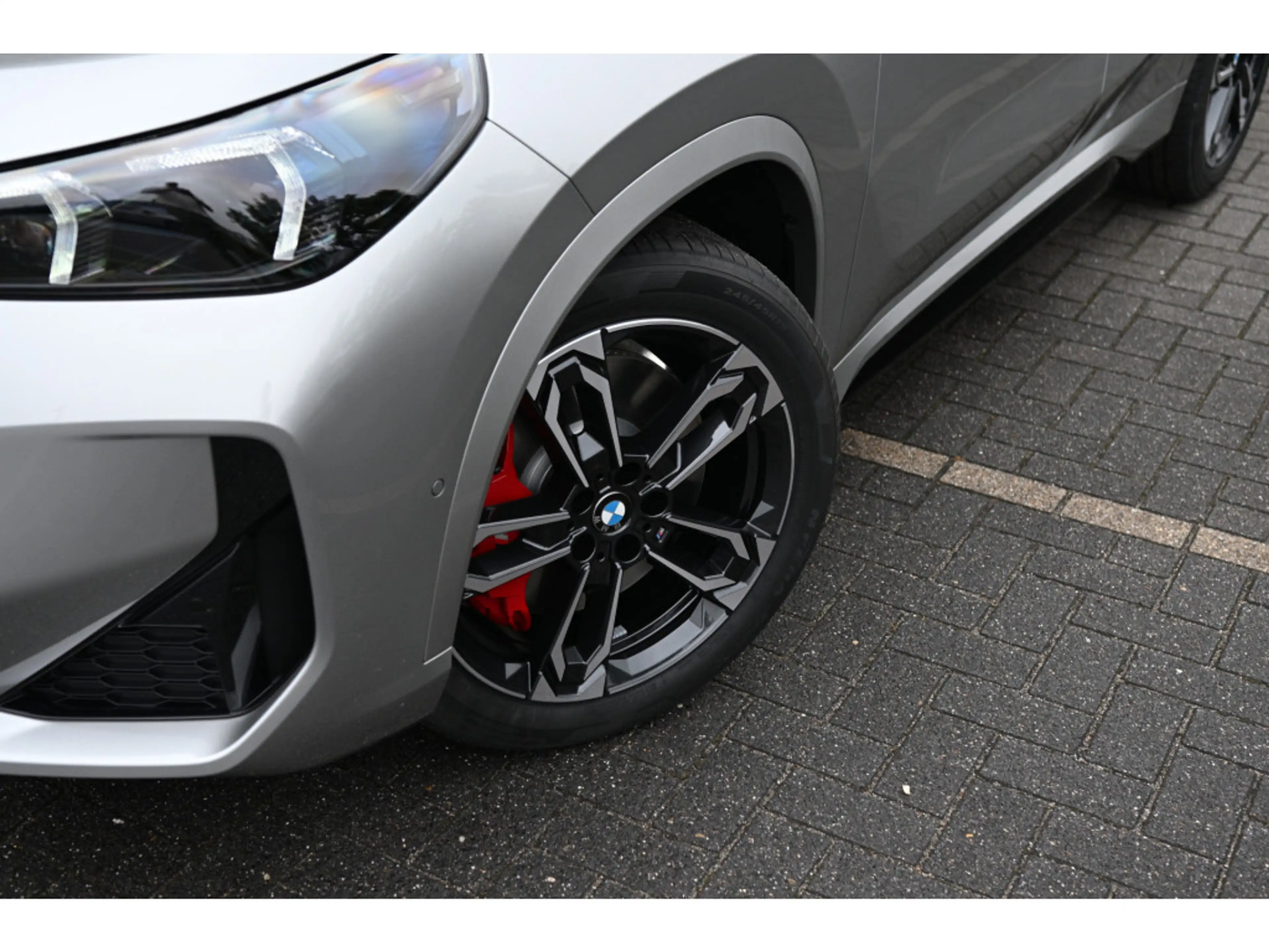 BMW iX1 eDrive20 M Sport / Panoramadak / Trekhaak / Sports — photo 14