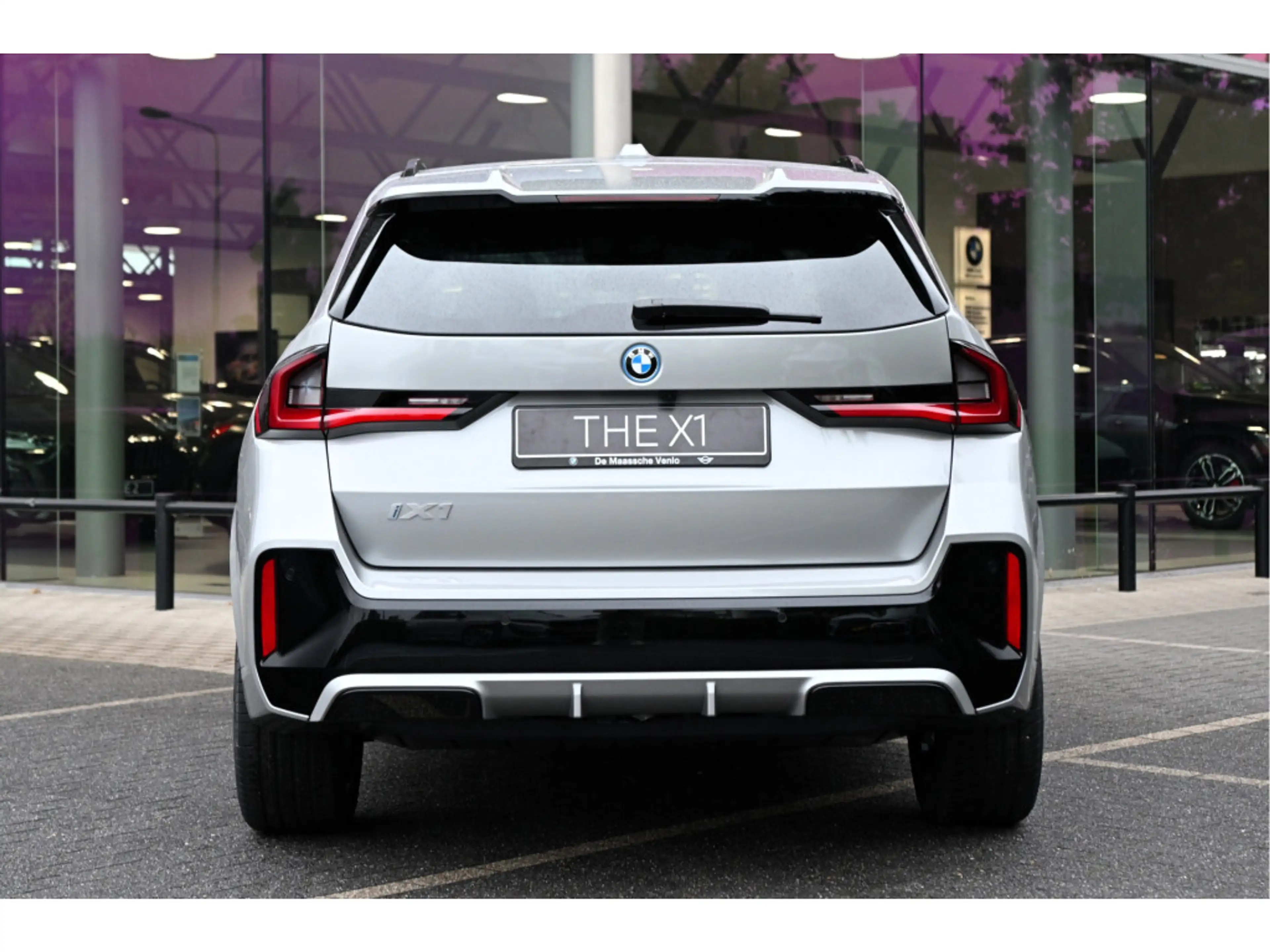 BMW iX1 eDrive20 M Sport / Panoramadak / Trekhaak / Sports — photo 9