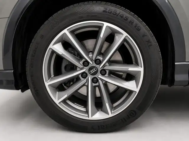 Audi Q3 view 13