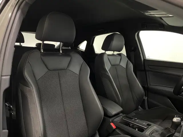 Audi Q3 view 12