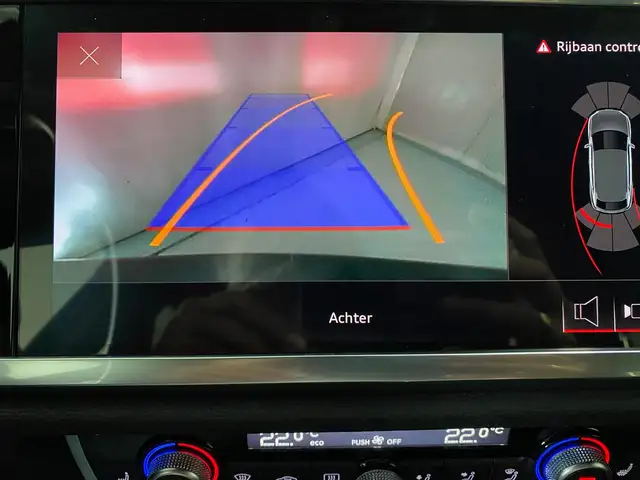 Audi Q3 view 7