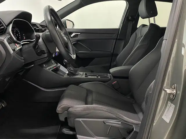 Audi Q3 view 4