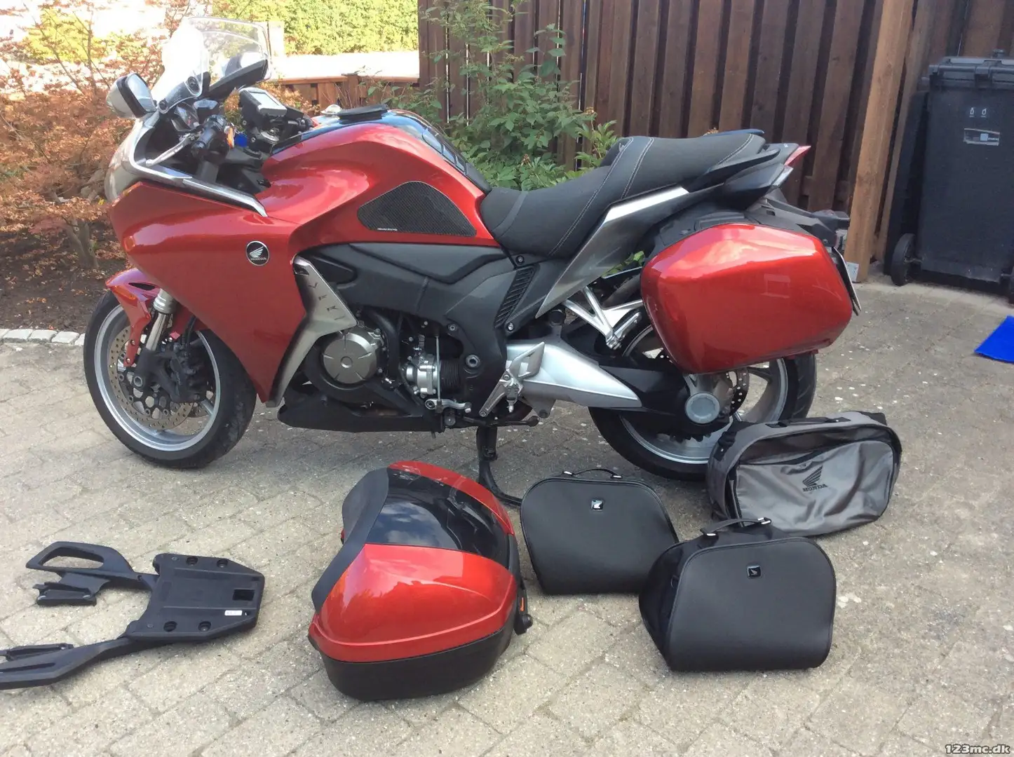 Honda VFR 1200 F Rouge - 1