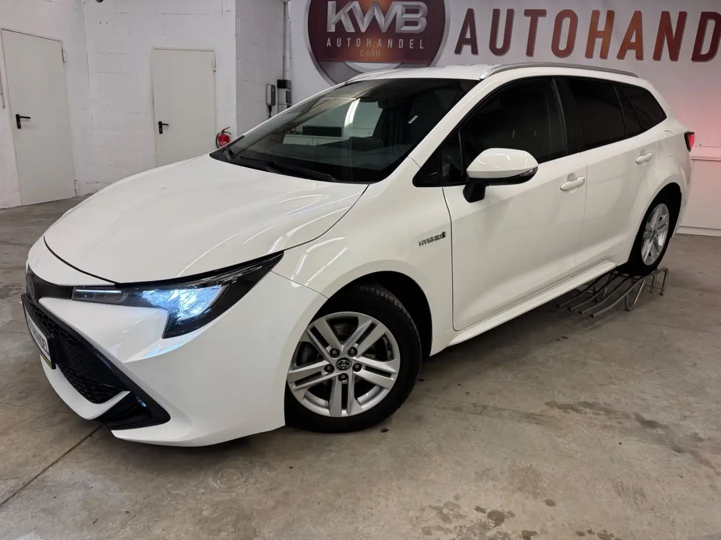 Toyota Corolla Touring Sports 1.8 Hybrid Weiß - 1