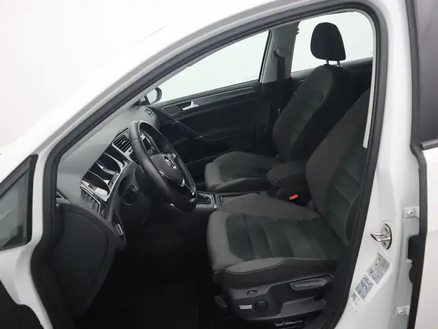 Volkswagen Golf view 24