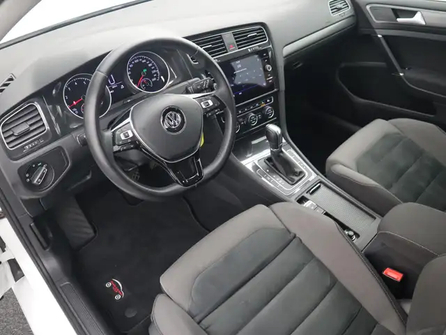 Volkswagen Golf view 9