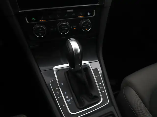 Volkswagen Golf view 14