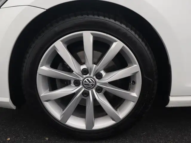 Volkswagen Golf view 6
