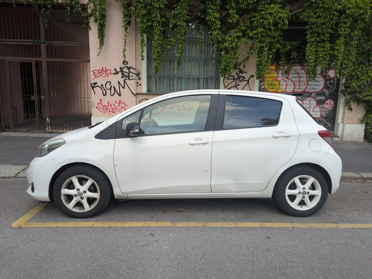 Toyota Yaris 5p 1.0 Active Bianco - 2