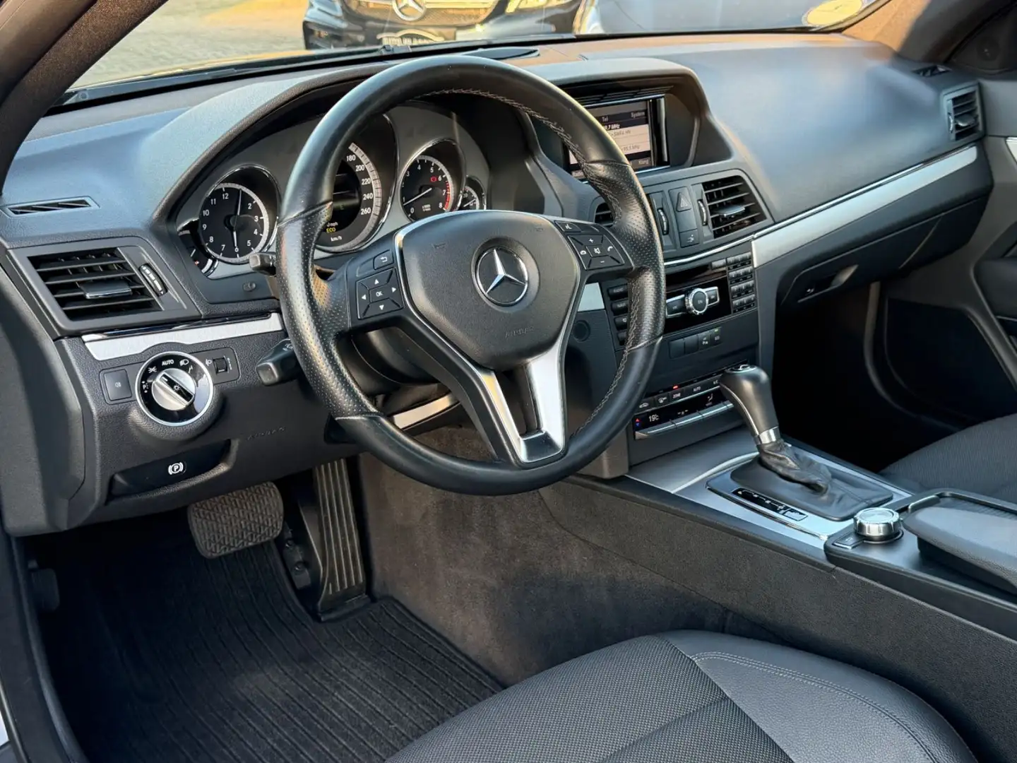 Mercedes-Benz E 200 CGI Coupe/Automatik/Teilleder/2Zonen Klima Schwarz - 2