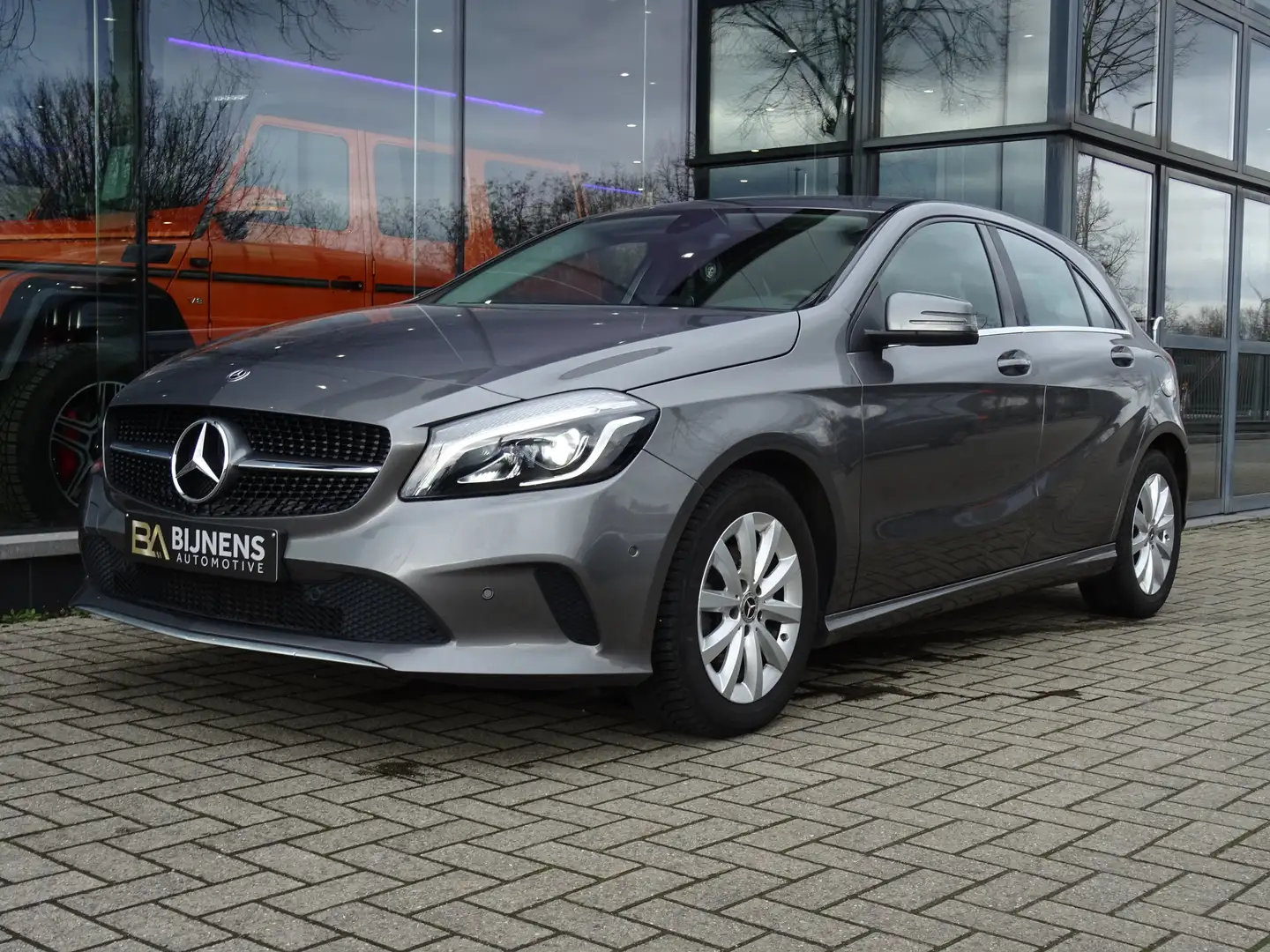 Mercedes-Benz A 180 d Style / LED / Camera / Airco / Navigatie siva - 1