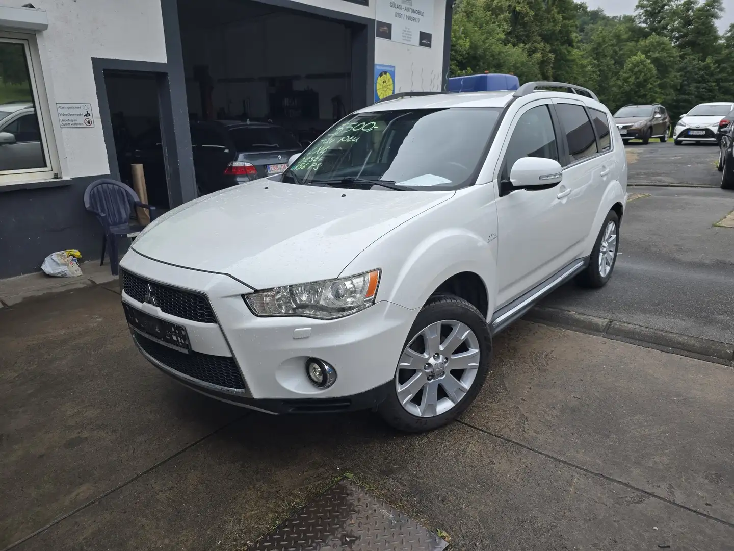 Mitsubishi Outlander 2.2 DI-D 4WD TC-SST Intense Bílá - 1