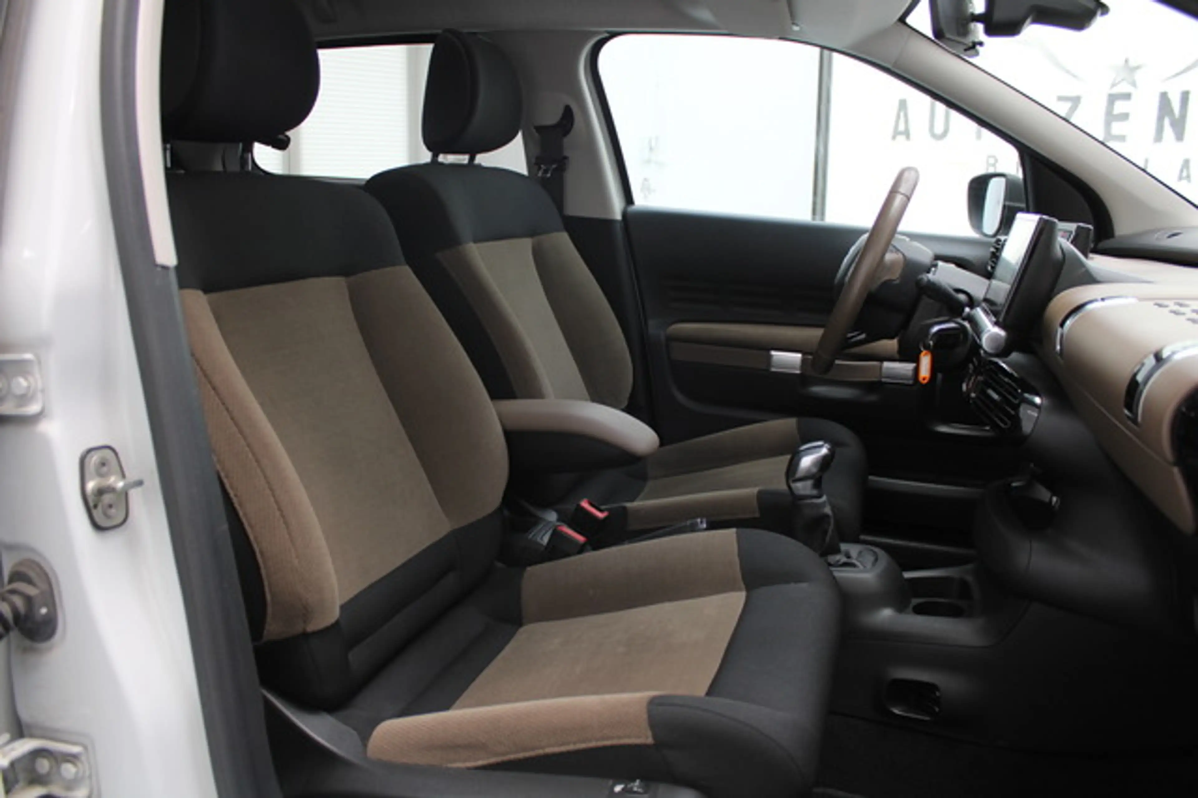 Citroen C4 Cactus Navi/Panorama/Kamera/Scheckheft/SHZ — photo 9