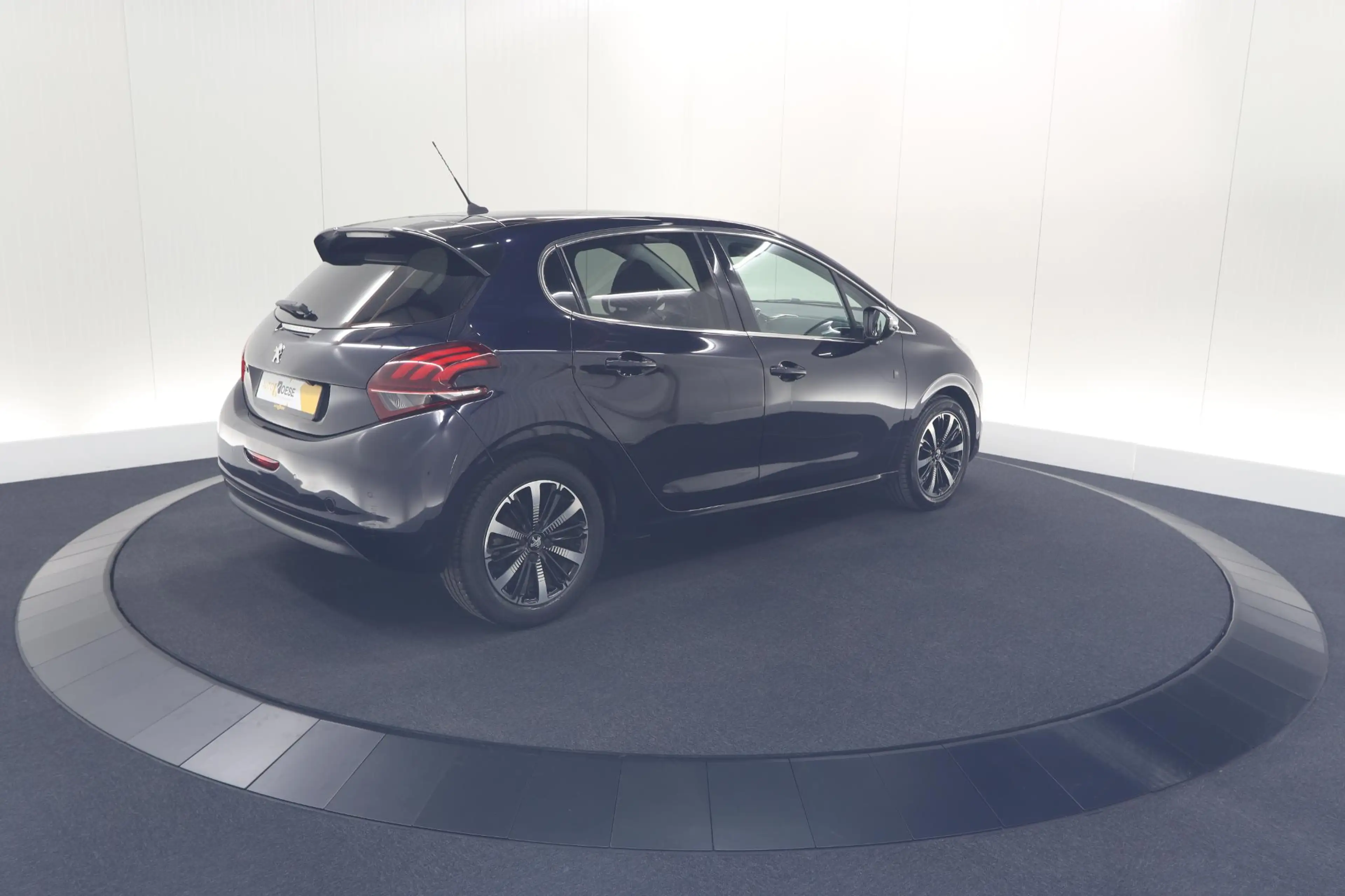 Peugeot 208 PureTech 110 PK Tech Edition | Camera | Apple Carp — photo 5