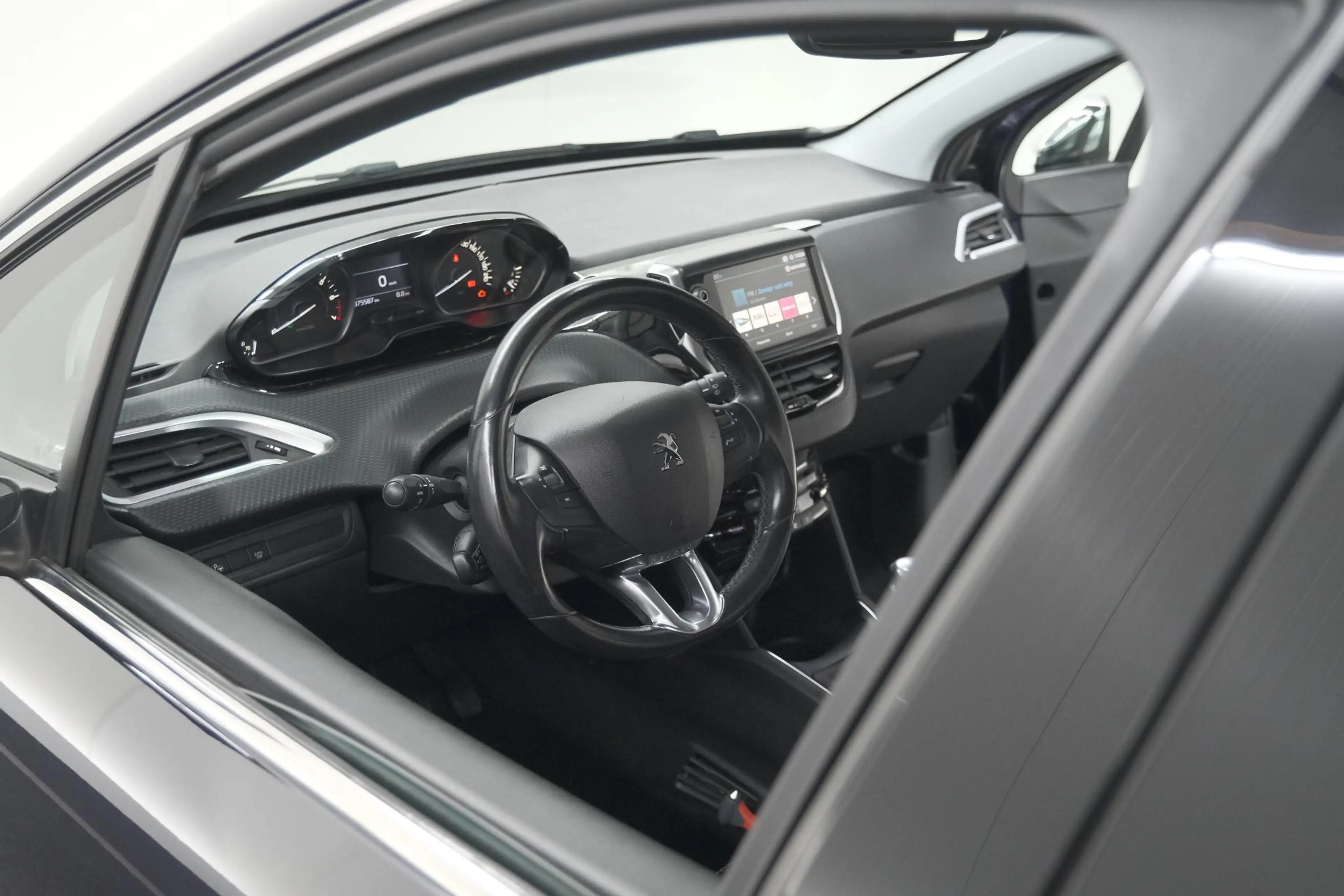 Peugeot 208 PureTech 110 PK Tech Edition | Camera | Apple Carp — photo 2