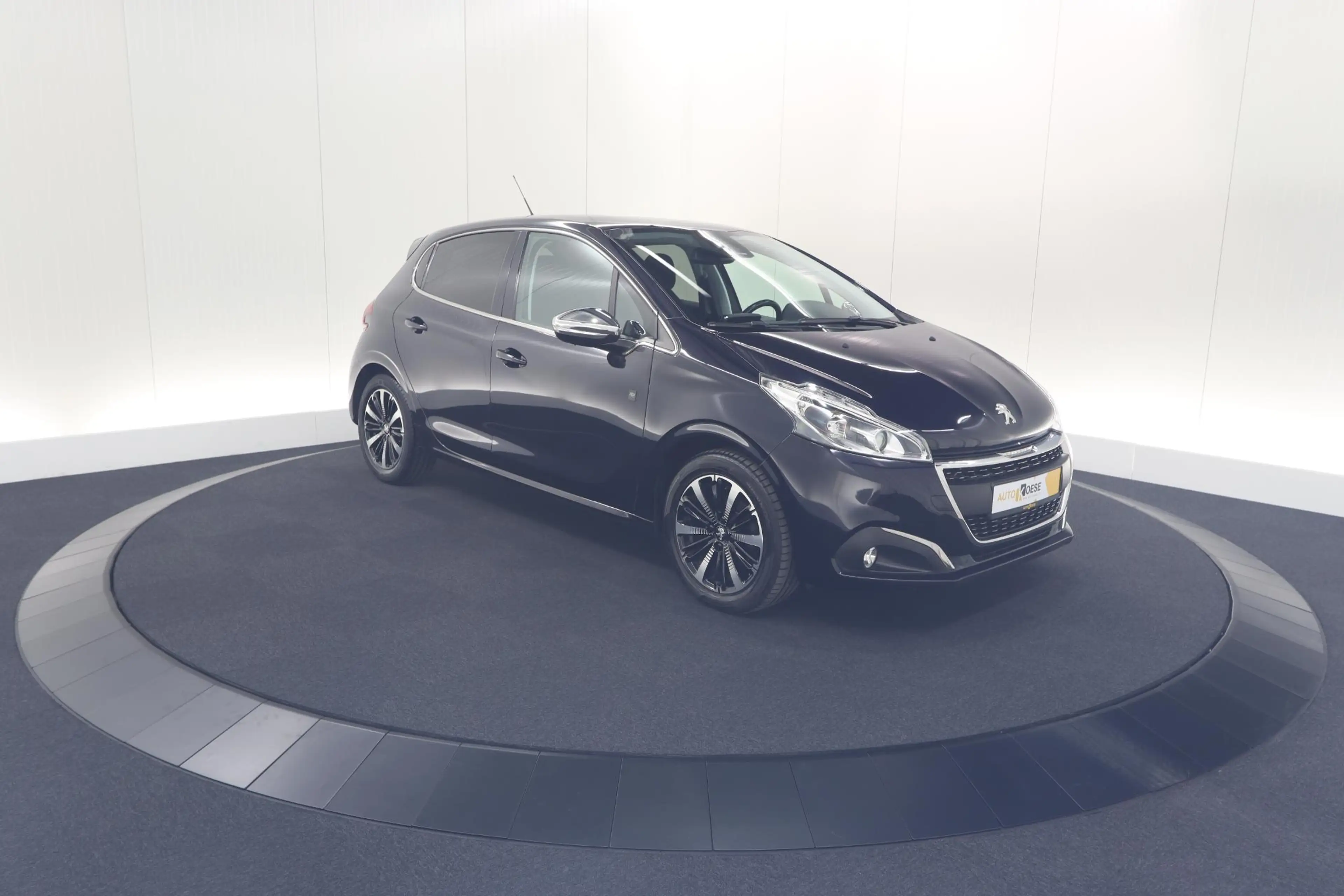 Peugeot 208 PureTech 110 PK Tech Edition | Camera | Apple Carp — photo 7
