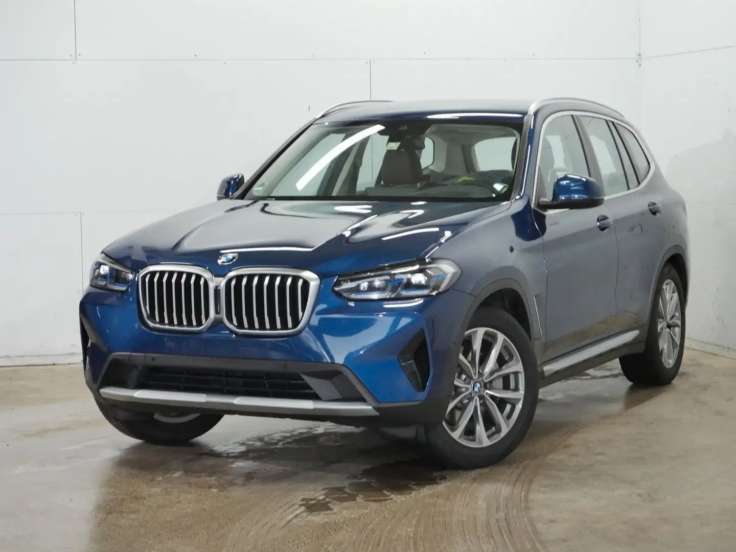 BMW X3 xDrive 30e AHK HiFi HuD KZU WLAN LED 3-ZK QI Schwarz - 2