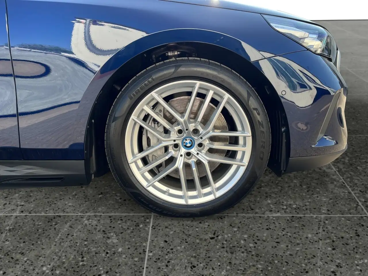 BMW 550 e xDrive Limousine DAB LED Parkassistent 9
