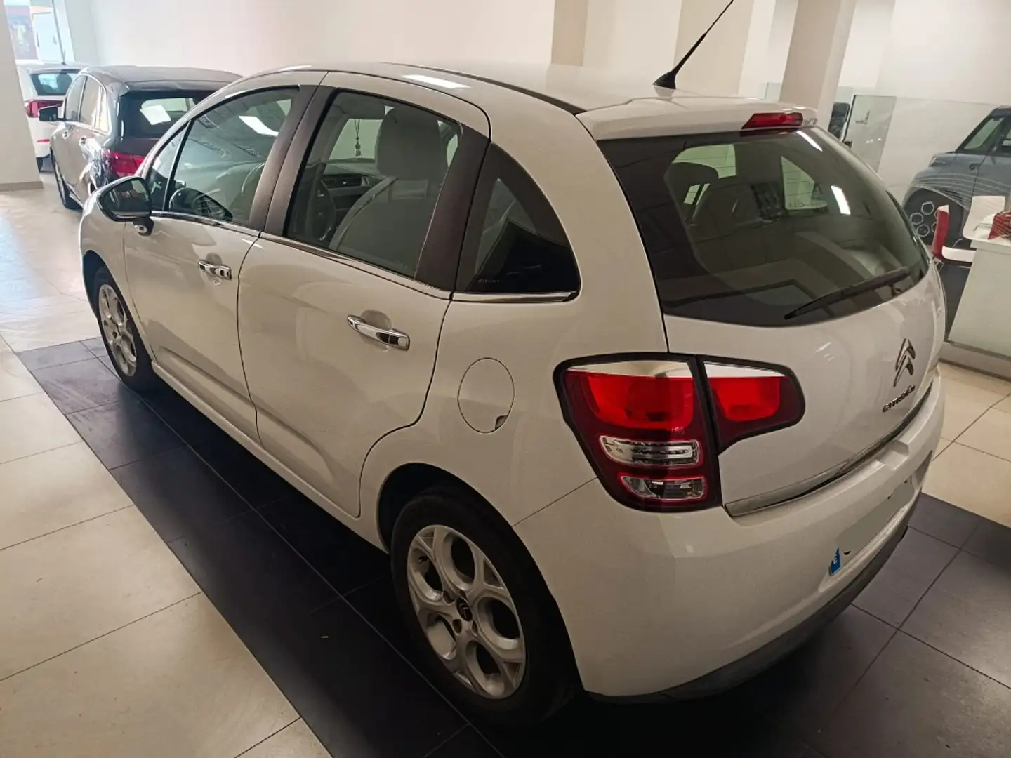 Citroen C3 1.4HDi Attraction 70 Blanco - 2