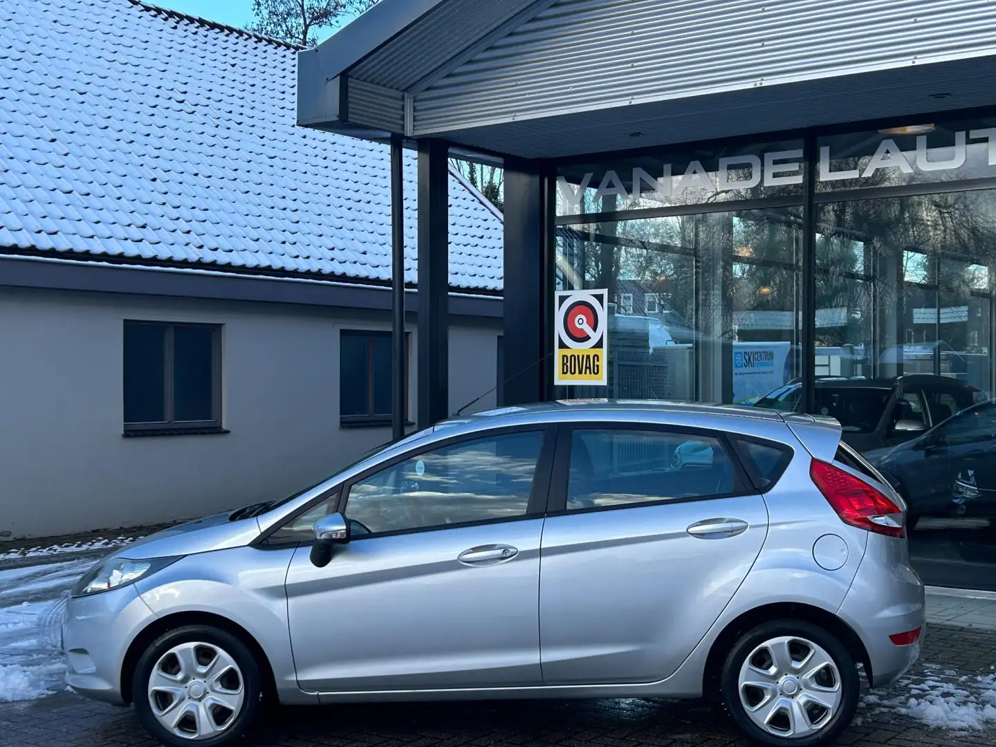 Ford Fiesta 1.25 Trend 5Drs Airco Nieuwe APK NAP NL-Auto Deale Grau - 2