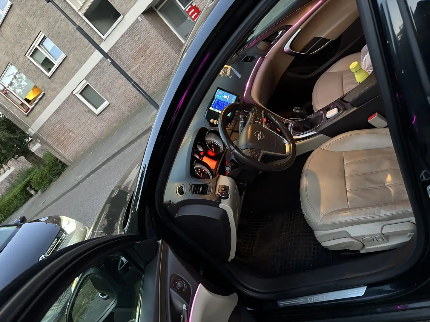 Opel Insignia 1.6 Edition Zwart - 1