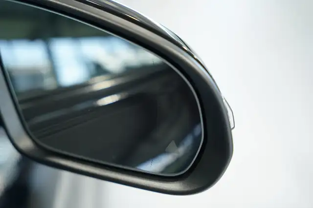 Mercedes-Benz GLC view 14