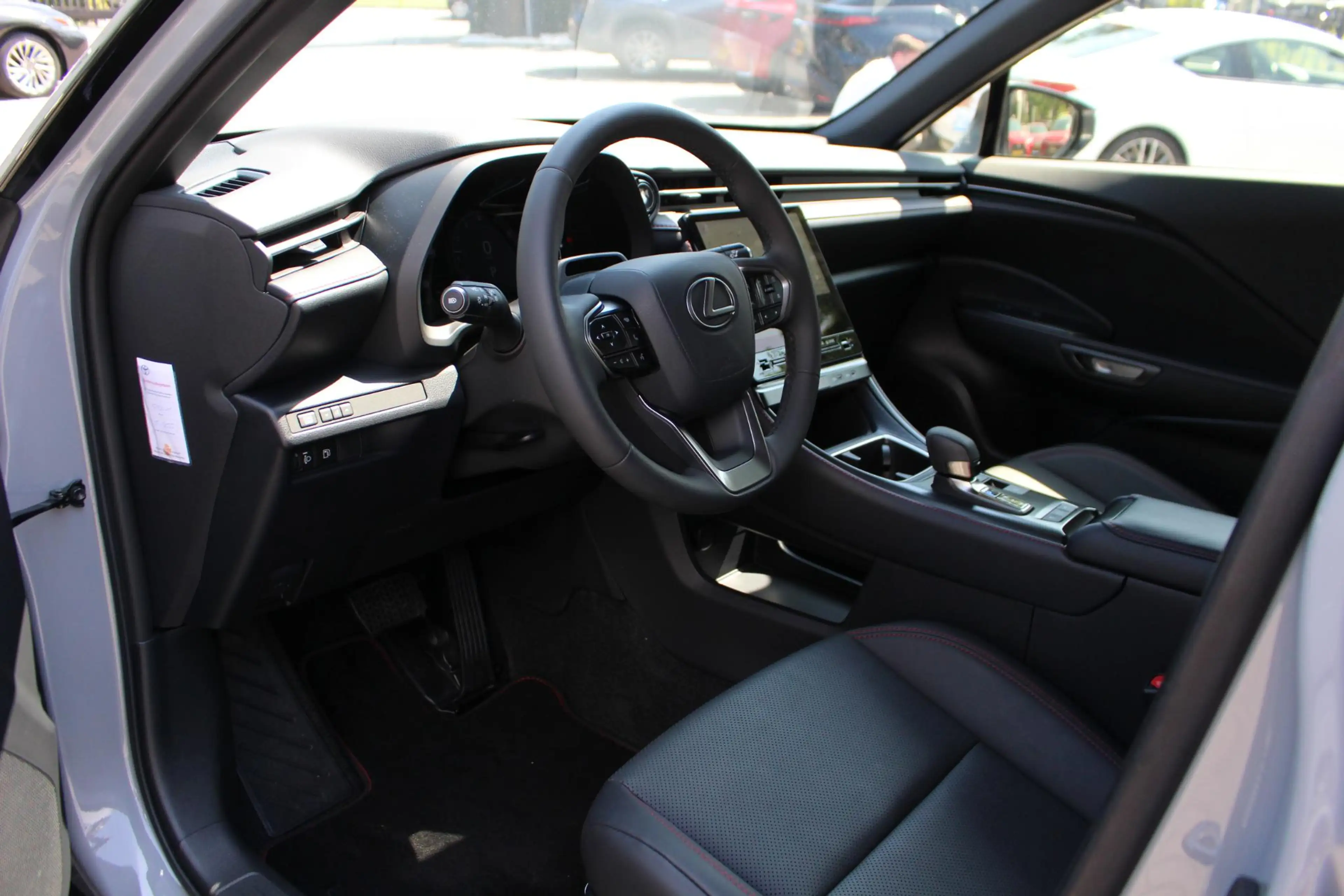 Lexus LBX Emotion 2WD NL-AUTO STOELVERW STUURVERW CAMERA PAR — photo 11