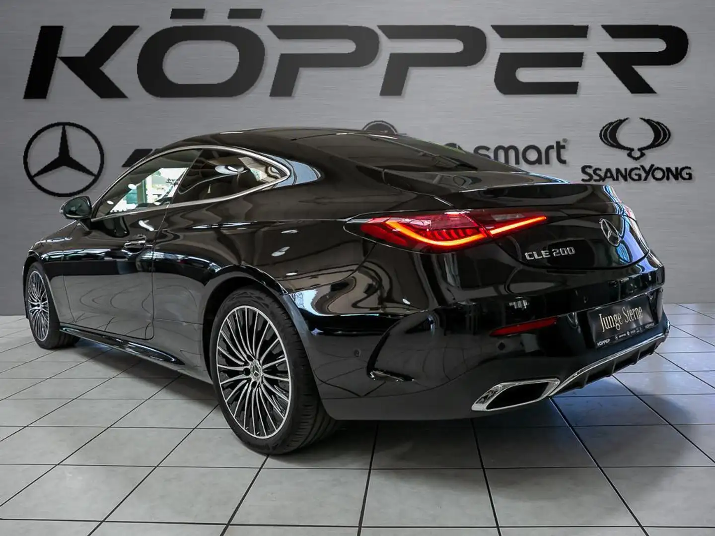 Mercedes-Benz CLE 200 AMG Coupe Advanced PLUS Pano Distronic Zwart - 2