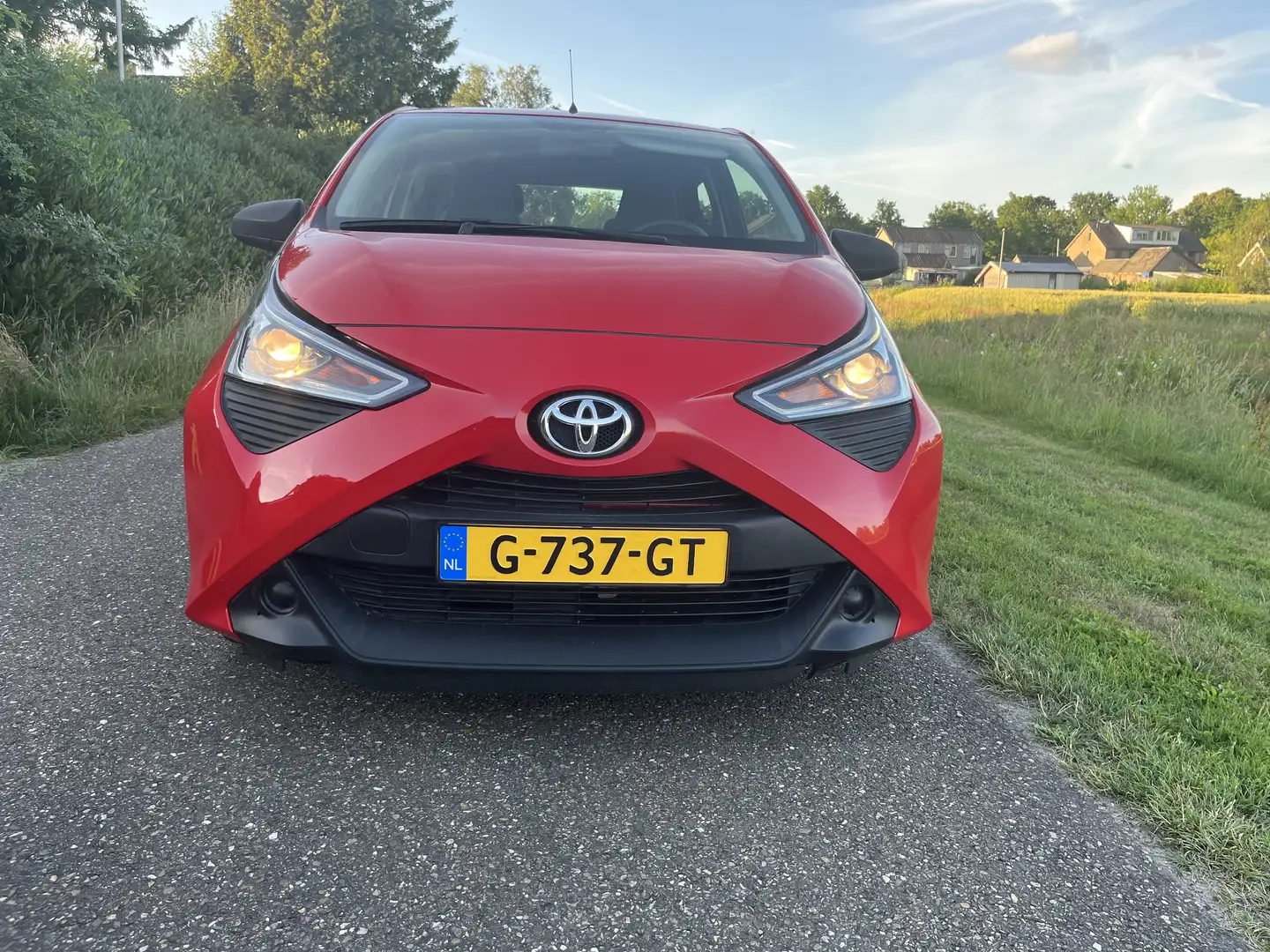 Toyota Aygo 1.0 VVT-i x-fun Rood - 2