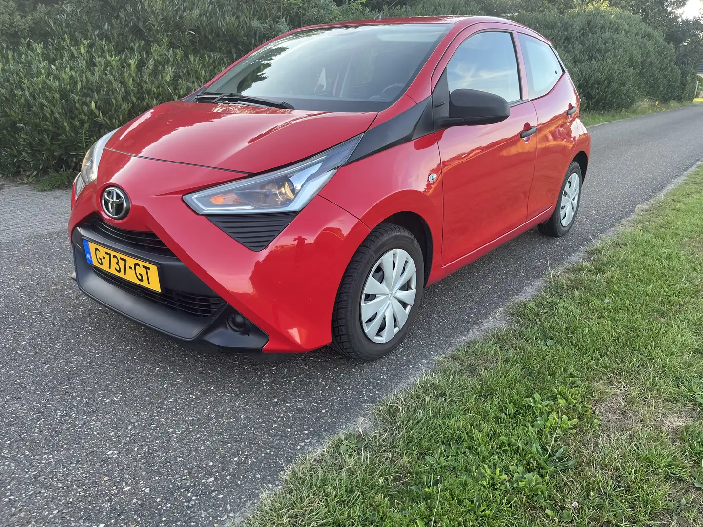 Toyota Aygo 1.0 VVT-i x-fun Rood - 1