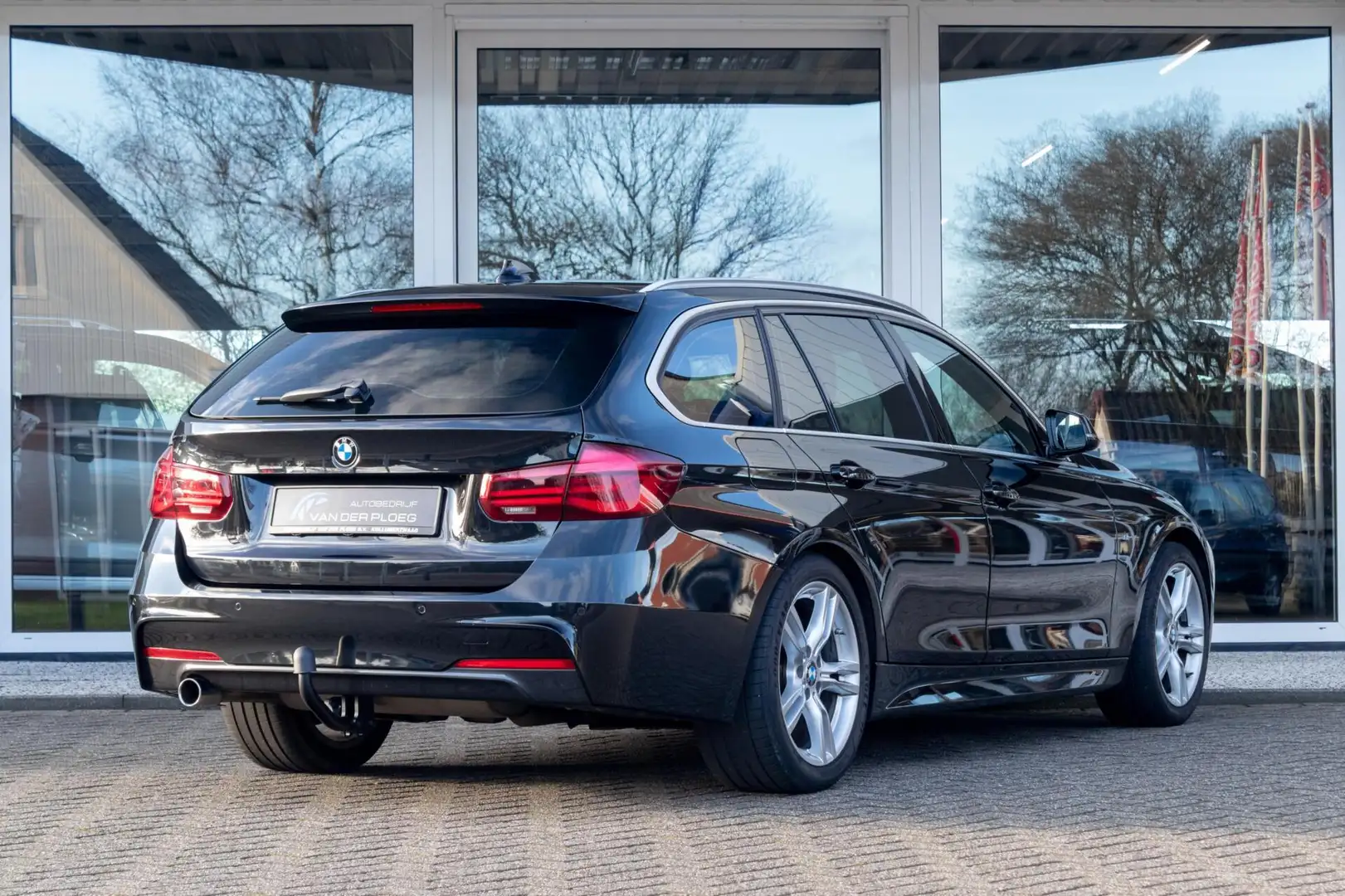 BMW 318 3-serie Touring 318i Aut. M Sport Corporate Lease Schwarz - 2
