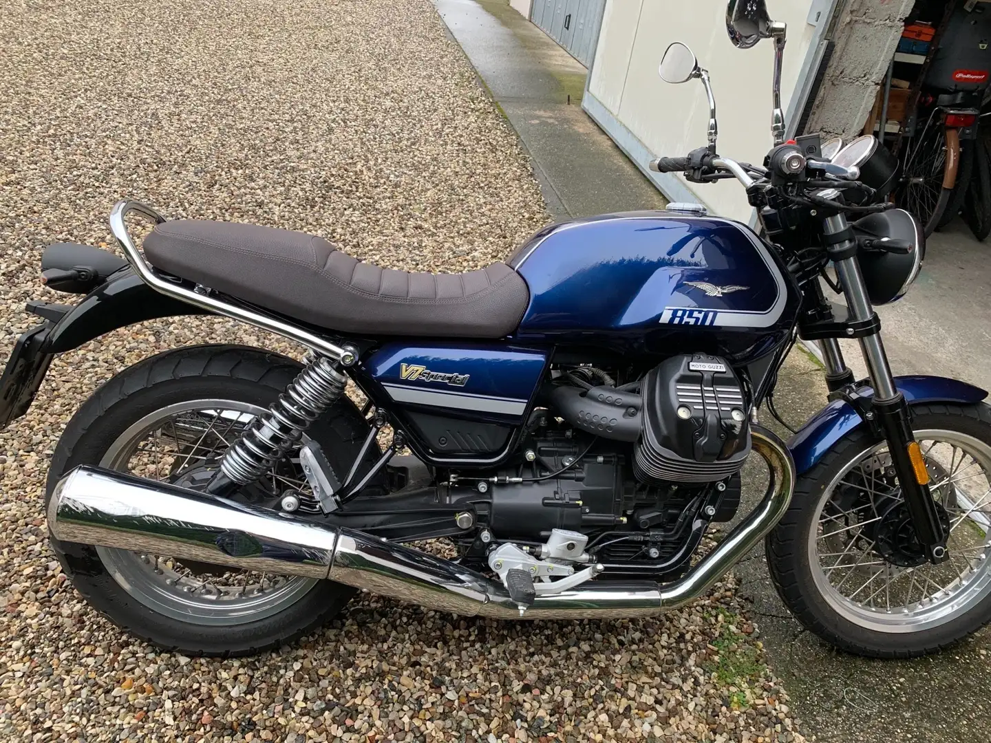 Moto Guzzi V7 Sport Centenario Bleu - 1