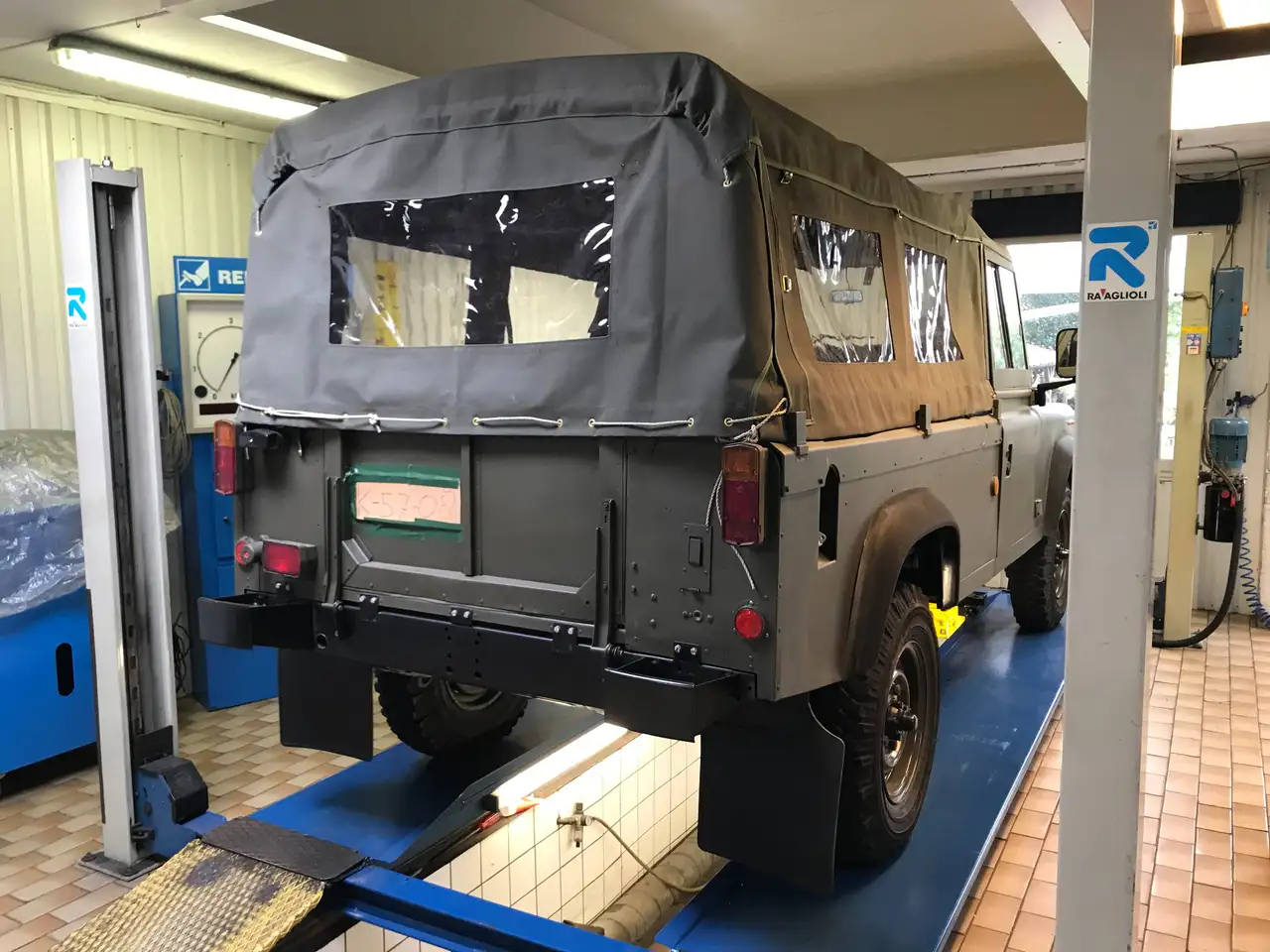 Land Rover Defender 110 One-Ten 2.25 Petrol, foto 10