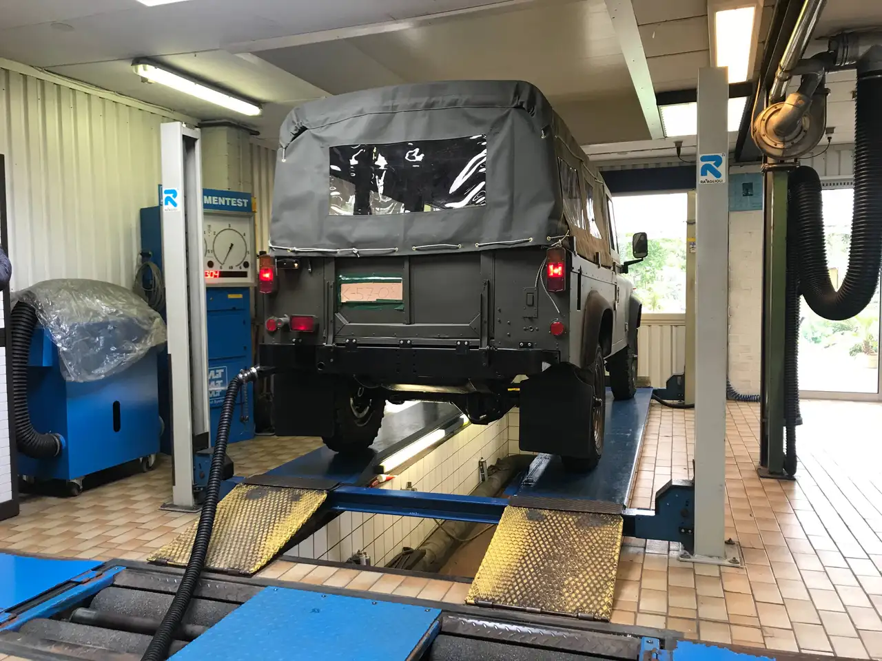 Land Rover Defender 110 One-Ten 2.25 Petrol, foto 9
