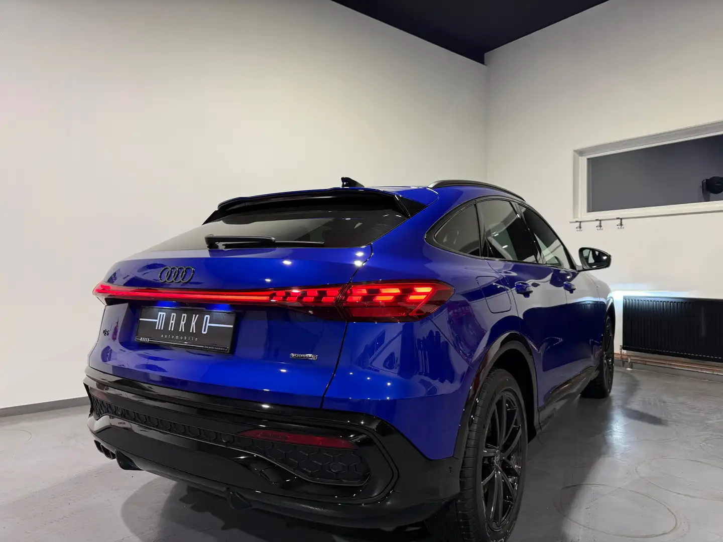 Audi Q5 2.0 TDI quattro 150 kW edition one "Luftfahrw." Blau - 2