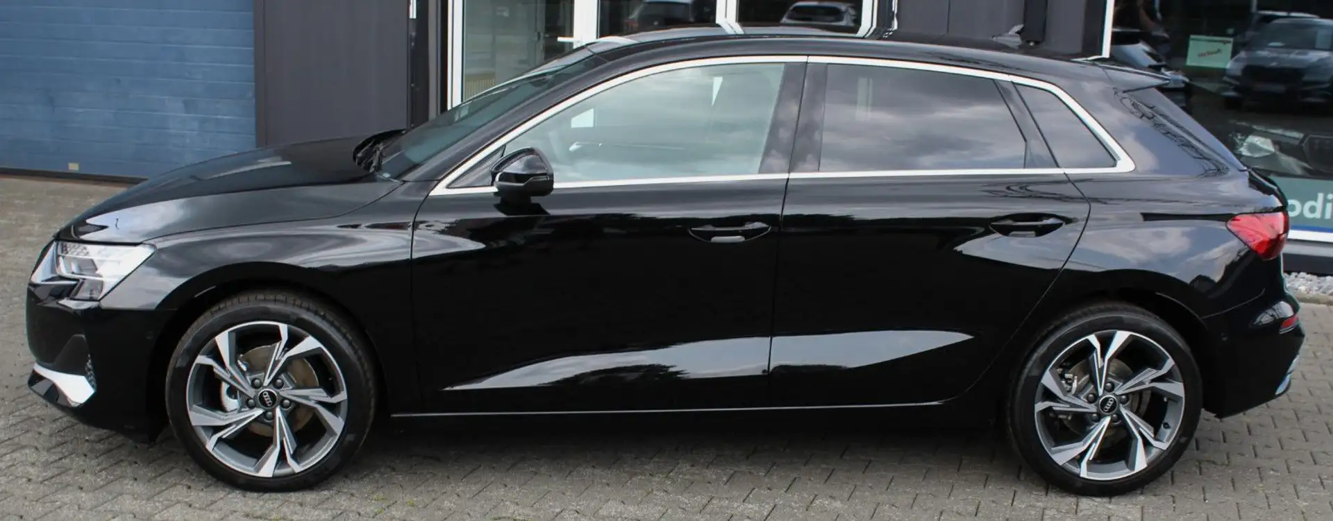 Audi A3 Sportback 35 TFSI advanced,1,5TSI 110KW/150PS Schwarz - 2