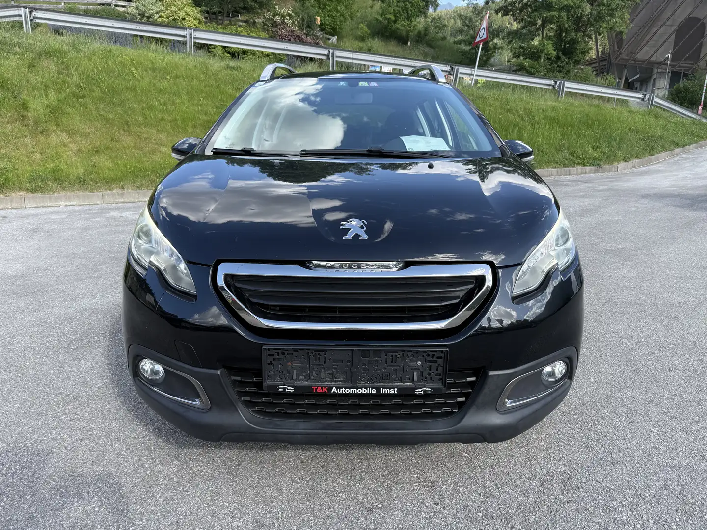 Peugeot 2008 1,2 VTi Active Schwarz - 2