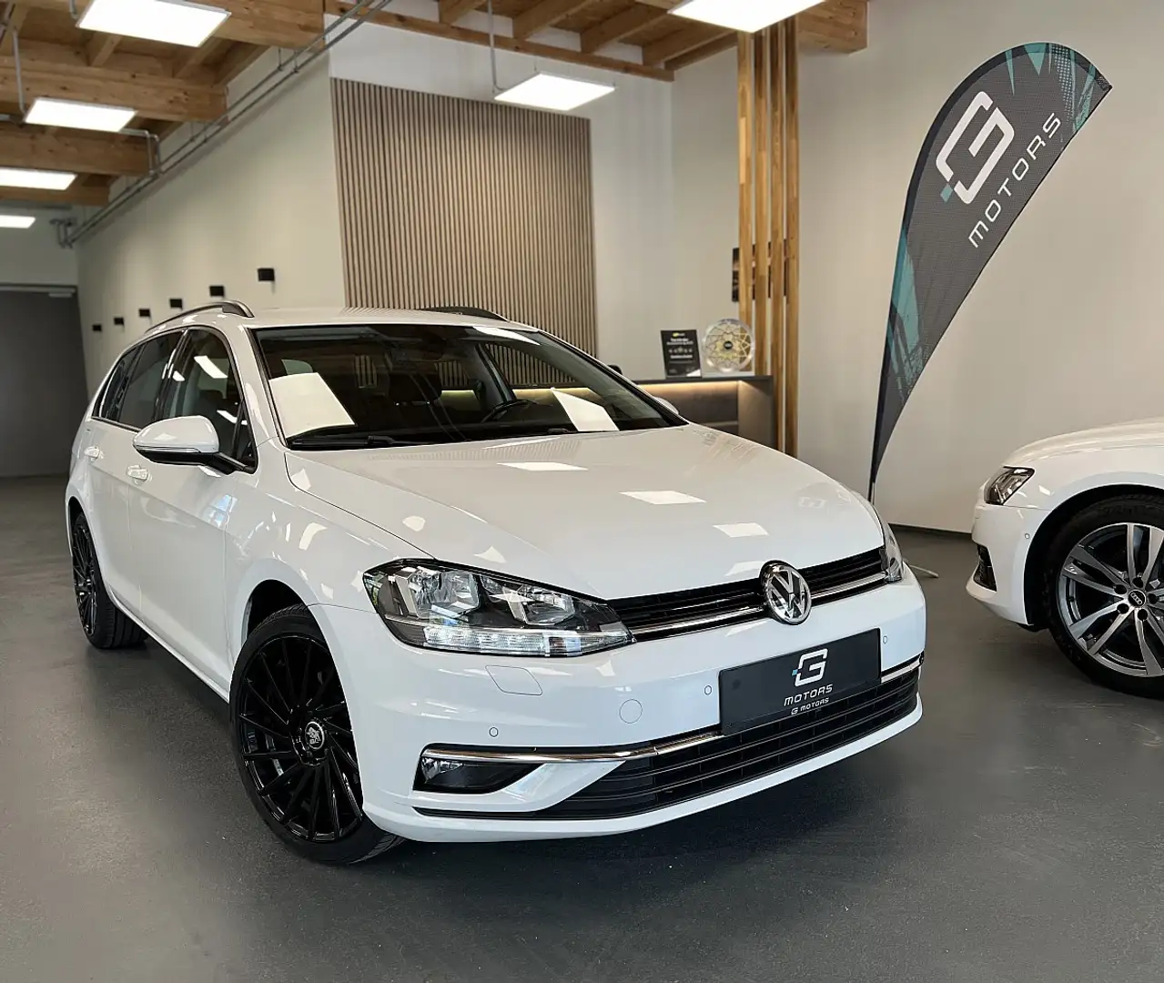 Volkswagen Golf 1,6 TDI COMFORTLINE AHK VIRTUAL RFK 18 ZOLL Blanc - 1