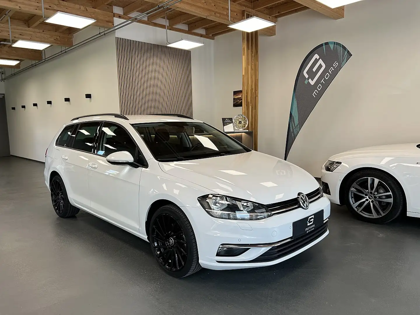 Volkswagen Golf 1,6 TDI COMFORTLINE AHK VIRTUAL RFK 18 ZOLL Blanc - 2