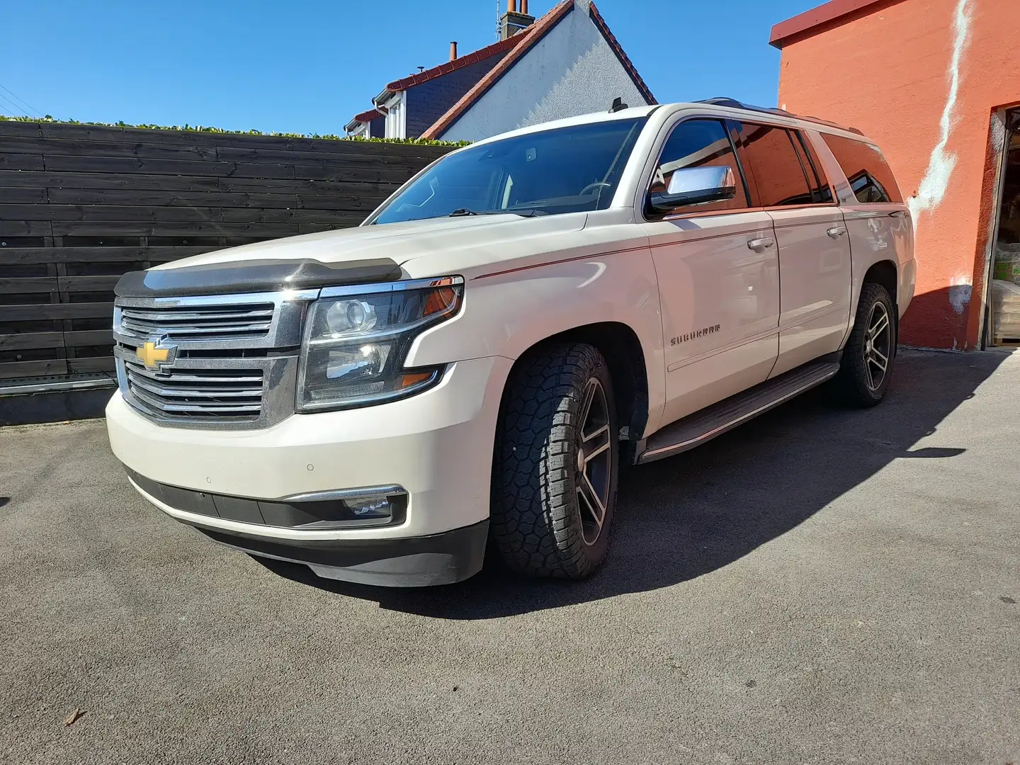 Chevrolet Suburban ltz Alb - 1