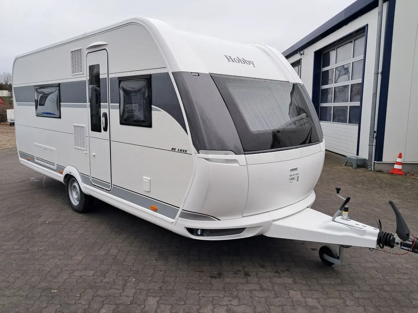 Hobby De Luxe 495 WFB *Modell 2025* Wit - 1