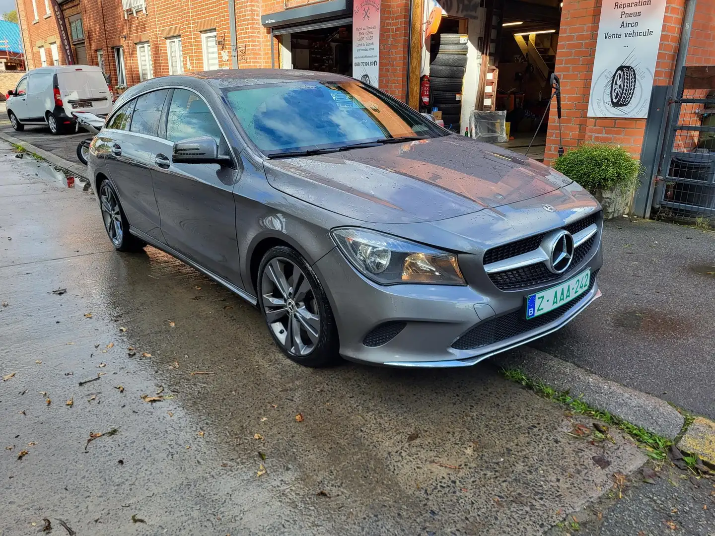 Mercedes-Benz CLA 200 Gris - 1