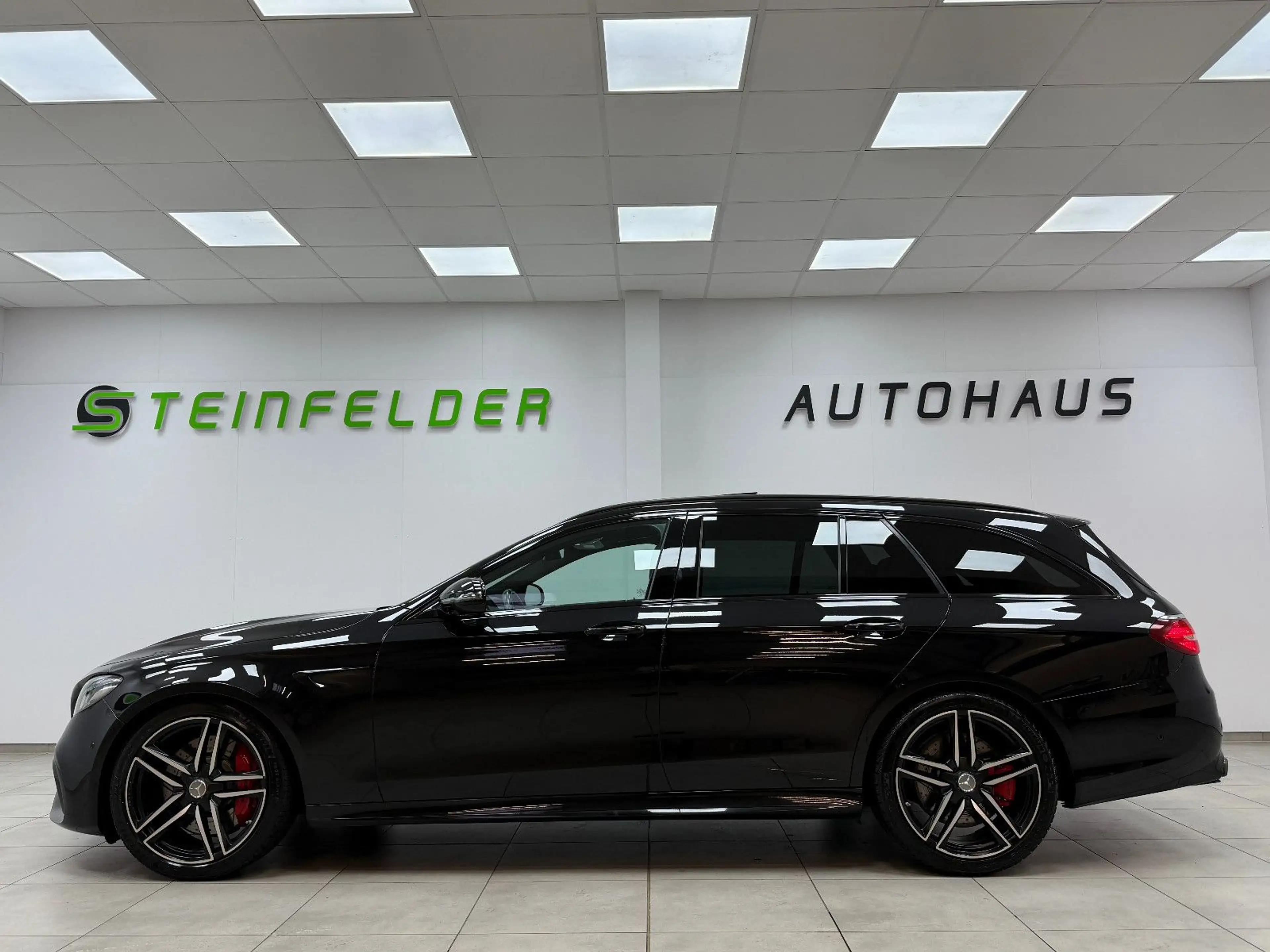 Mercedes-Benz E 63 AMG E 63 S AMG 4Matic / PANO / NIGHT / CARBON / 360° — photo 4